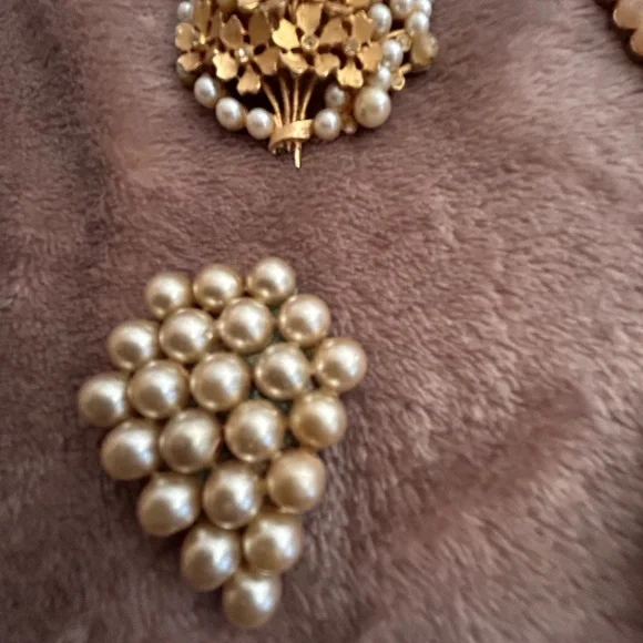 Four vintage pearl brooch pins - Picture 4 of 6